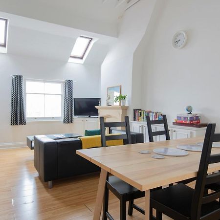 Fantastic 3 Bed Brighton House- Sleeps 6- Superfast Wifi And Garage Apartman Kültér fotó