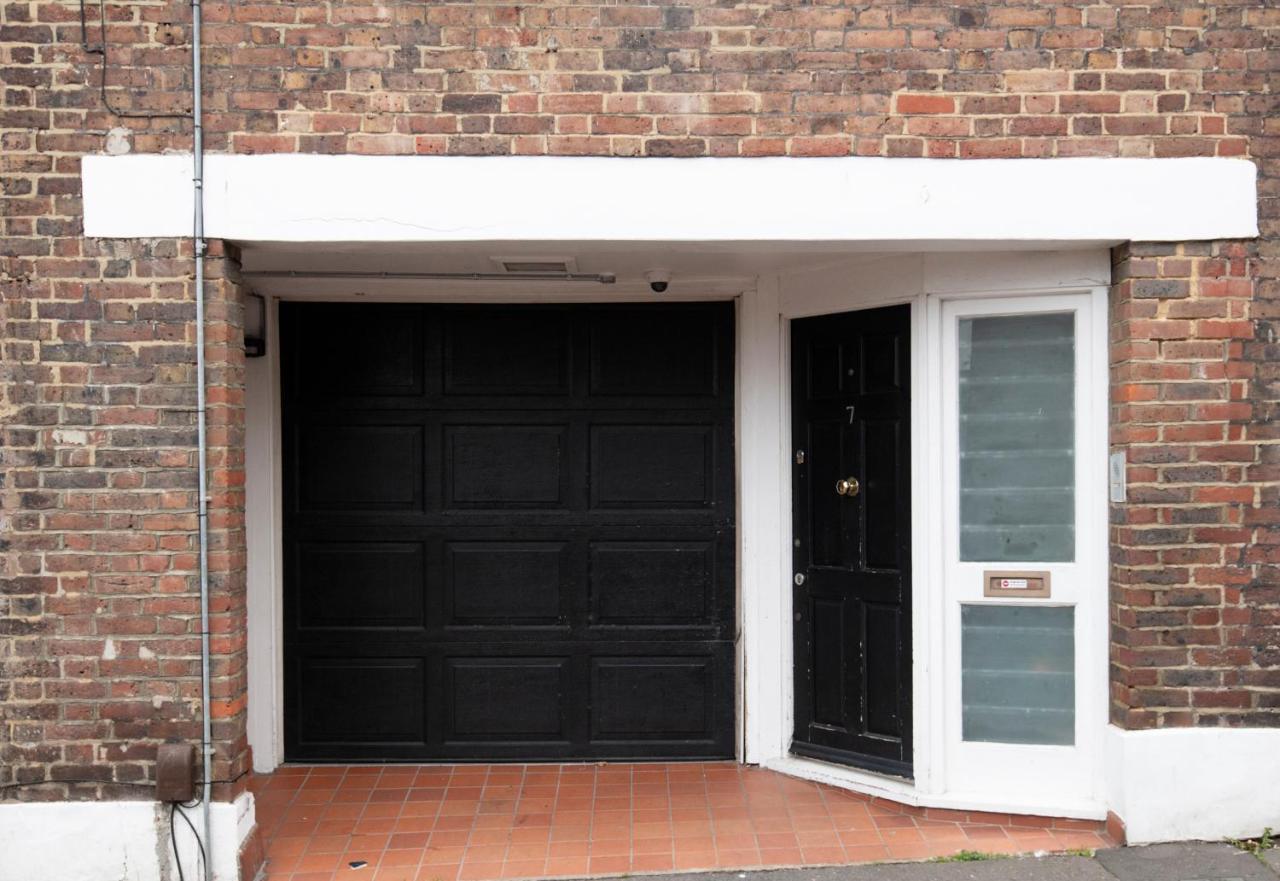Fantastic 3 Bed Brighton House- Sleeps 6- Superfast Wifi And Garage Apartman Kültér fotó